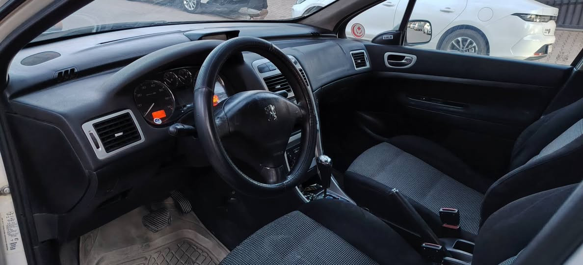 بیجو موديل 2006سياره جديد كلشي باقي على بلادي كير محرك كهربائيات كله بشرط تبريد ثلج سنويه حتى 2030رقم كركوك دولي بيه بونيت صبغ فقط و مكانين بيه شخط خفيف بدون حادث سعر 63وبيه مجال رقم تليفون ***********
