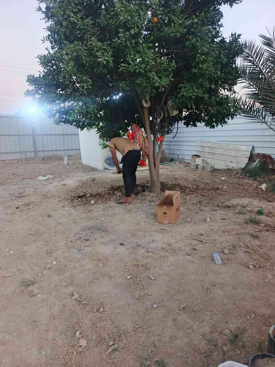 مزرعة للبيع بغداد الراشدية قرية العراكنة تبعد عن ناحية ربع ساعة وعن شارع العام طريق بغداد كركوك كيلو كهرباء ماء سقي ماء اساله تصلح سكن او مزرعة مخدومه واجه 18 نزال 100 مساحة 1800 السعر 130 وبي مجال ***********
