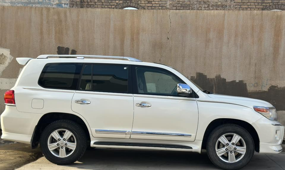 السلام عليكم 
🚘 لاندكروزر 2014 V6 للبيع 🚘
سيارة نظيفة جداً واستخدام شخصي فقط
🚗 تحويل مباشر رقم اربيل
📌 السيارة بلادي – بريم وبحالة ممتازة
✨ المواصفات:
❄️ ثلاجة
🔑 بصمه
📡 حساسات خلفية
⚙️ كشن كهربائي
💡 لايت زينون + LED
🔓 فتحة سقف (طكتين)
✨ زراكات لايتات
🚪 دوسات ترحيب لاندكروزر
🛠️ الملاحظات:
ملاحظة بسيطة جداً: pdr  حك اقل الشبر الجاملغ الأمامي السكن ونفس الحال الباب السايق فقط
غير ذلك السيارة خالية من أي ملاحظات
كفاله عامله كير ومحرك وضع الشركه 
السعر : 435

📞 للاستفسار: ***********
