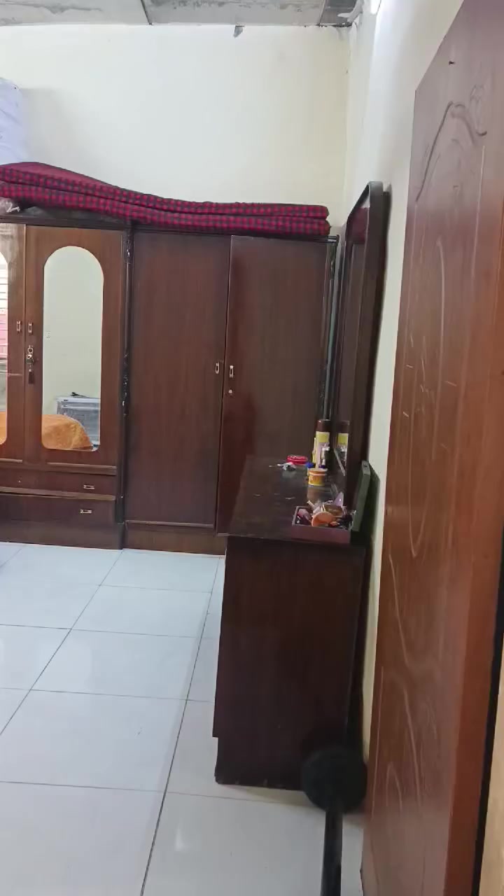 بيت تجاوز  120 متر  في بوب الشام قرب هزة المرور موقع تجاري ع الشارع التبليط قيد الانشاء والمجاري الرئيسية اكتملت  البيت كامل من كلشي كهرباءخطين  ومي ومجاري رئيسي انترنت بالباب سعره 25 قفل للإستفسار ***********
