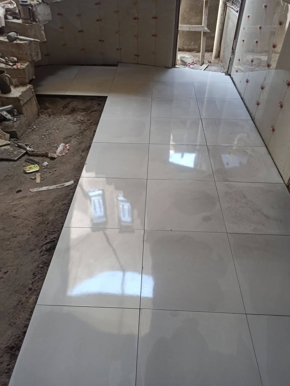 🧱✨ تطبيگ سيراميك – مرمر – بورسلين ✨🧱
👷‍♂️ شغل نظيف 🔥
💰 أسعار تناسب الكل
⏰ التزام بالوقت

📞 للاتصال: [***********]
🏡 خلي بيتك يضوي بذوقك 🌹
