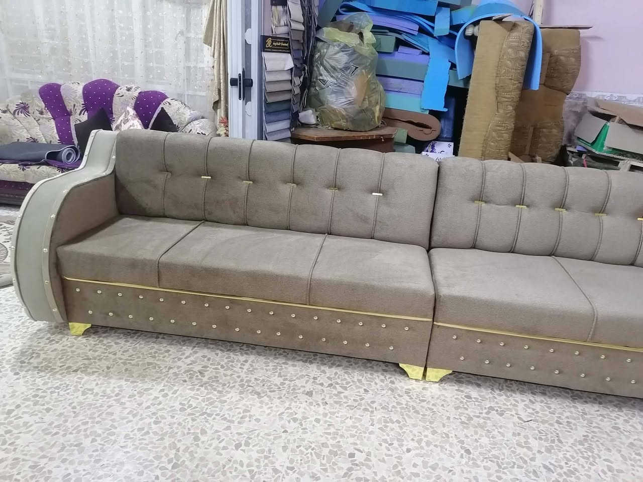 ديوان ٩ متر خشب عراقي ثقيل دوشمة جديدة غير مستعملة شرط القماش والخشب والاسفنج السعر ٤٥٠ ألف للإستفسار الاتصال على الرقم *********** و*********** موصل الحدباء
