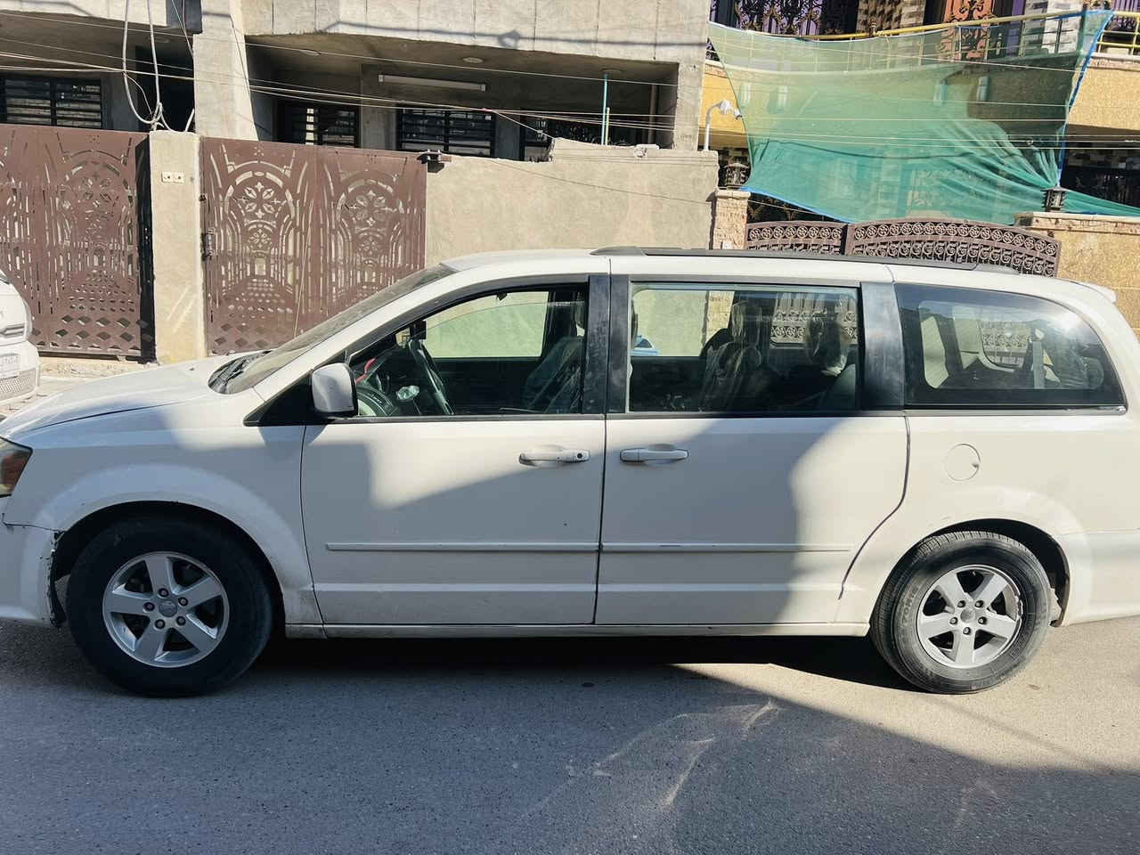 سلام عليكم
دوج كرفان للبيع او المراوس حسب القناعه

موديل /2012 

ضررها 

موجود بل سونار منزلها بل منشور

رقم /بغداد رقم الجديد صار
تجديد سنويه ال سنه32

مواصفات✨

تحكم ستيرن جهتين

مثبت سرعه

ثلاجه 

شاشه لمس ايباد جميع البرامج منصبه 

كامره خلفيه

كشنات بلع 

كشنات منفصل مغلفه 

بيبان كهرباء+جنطه كهرباء 

مرايات تحكم كهربائي 

محرك 3600

تبريد 3 قطع

جام 6 كهربائي

مانع انزلاق

نظام توفير الوقود 

تخم تاير 

مكينه +كير كفاله ✅  

السياره معروفه ومرغوبه 

وبيها هواي مواصفات جيك وشوف 

سياره جاهزه برغي ما بيها نقص

العنوان / بغداد 
   للتفاوض اتصل ع رقم 

الاستفسار /*********** ابو همام 
او.    ***********
— في ‏‏بغداد‏‏.
