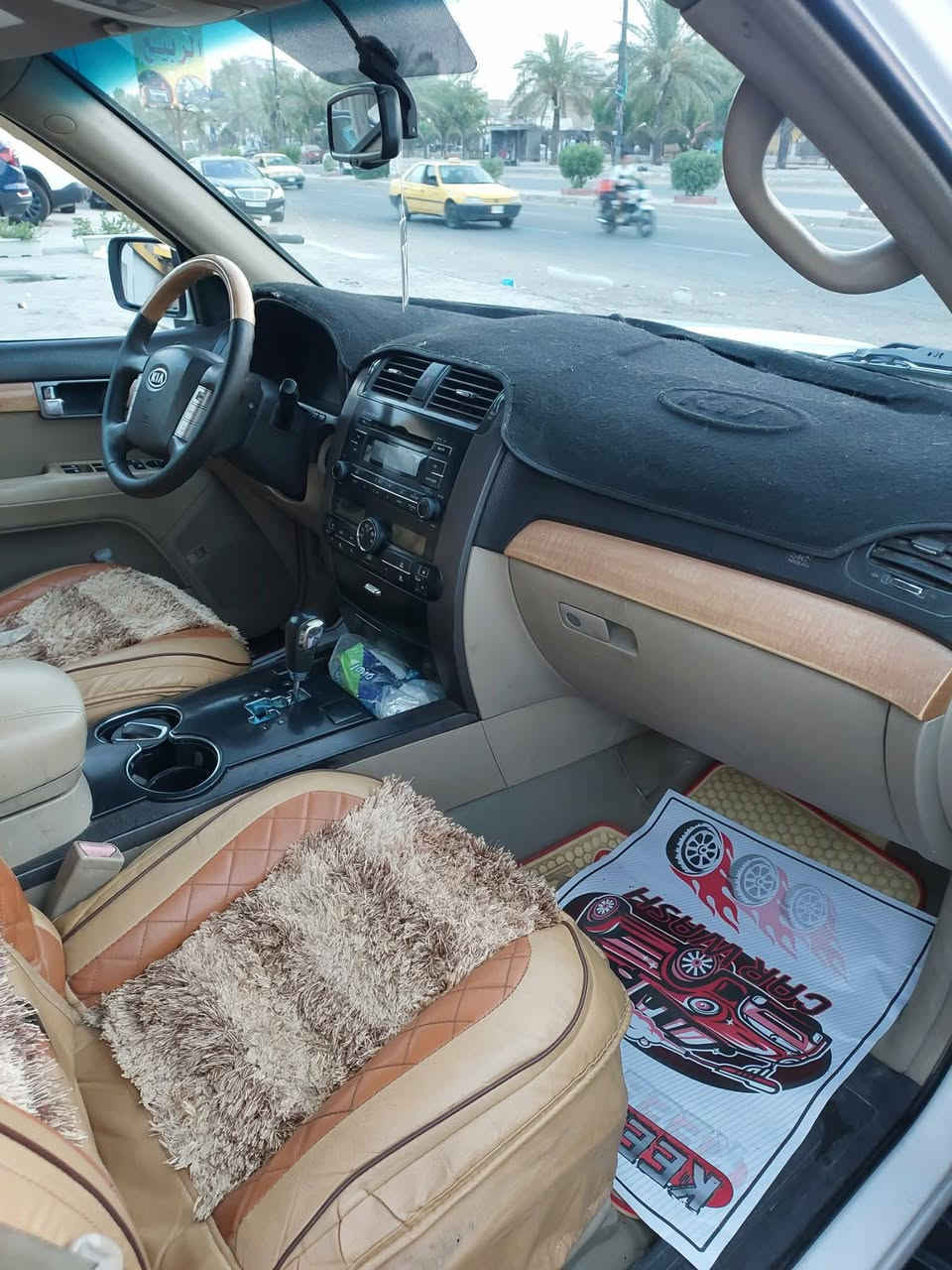 السلام عليكم ورحمة الله وبركاته مهافي موديل ٢٠١٢ رقم بغداد بأسمي محرك وكير كلش نظيف 
بيها مكانات صبغ على جانبي السيارة كما موضح  سونار فحص موجود السيارة نضيفه جدا السعر ١٣٥ ورقة رقم الهاتف *********** مكلف بالنشر
