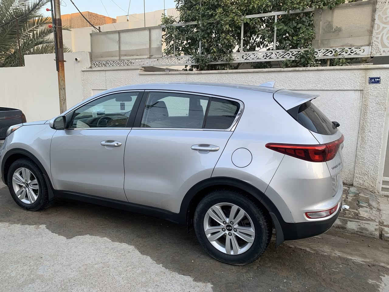 السلام عليكم كيا سبورتج موديل 2017 وارد امريكي
مكينه ٢٤٠٠ gdi السياره ليبل واحد بدون اي قطعه تبديل
الظرر موضح بلصور قطعه وحده بس البنيد ومعمر نفسه
وبلعراق بيهه الباب الخلفي بارد فقط السياره جديده كير محرك لغود شواصي كله كفاله تخم تاير وباتري وحداديه
كله جديد سياره جاهزه كلشي متصرف عليهه السعر 153
وبيهه مجال *********** اليحب يتصل ماجاوب خاص
