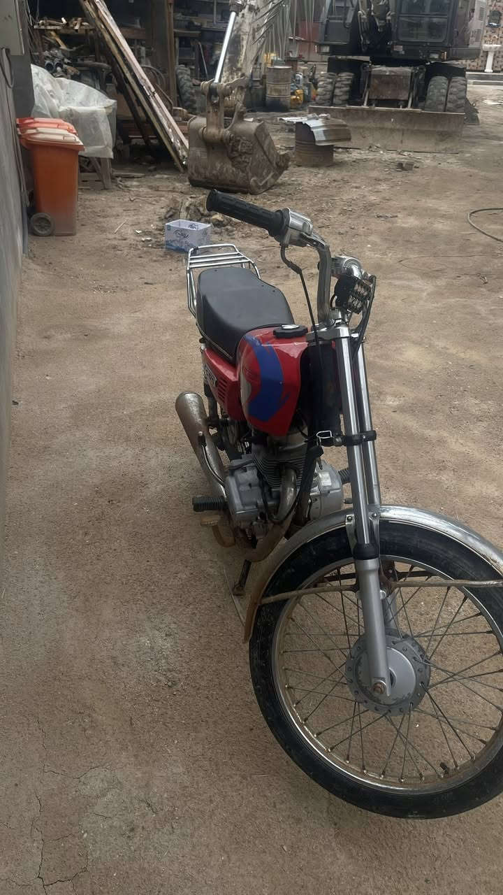 سلام عليكم دراجه نامه شلامج اصل مكينه نامه مفتوحه مرا وحده فقط دراجه دوات مكفوله من سرقه وحلاه من صور تجي وشوف بعينك سعر 450 وبي مجال البصرة ابو الخصيب ***********
