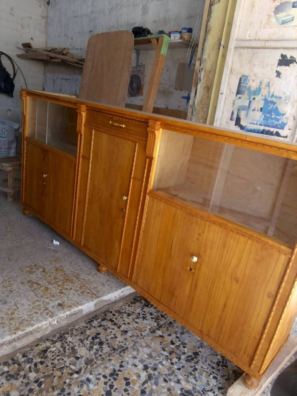 من رخصه ادمن بوفيه للبيع سعر190 بيه مجال كلش قليل قياس مترين ونص شغل جديد عنوان محل قادسيه ***********
