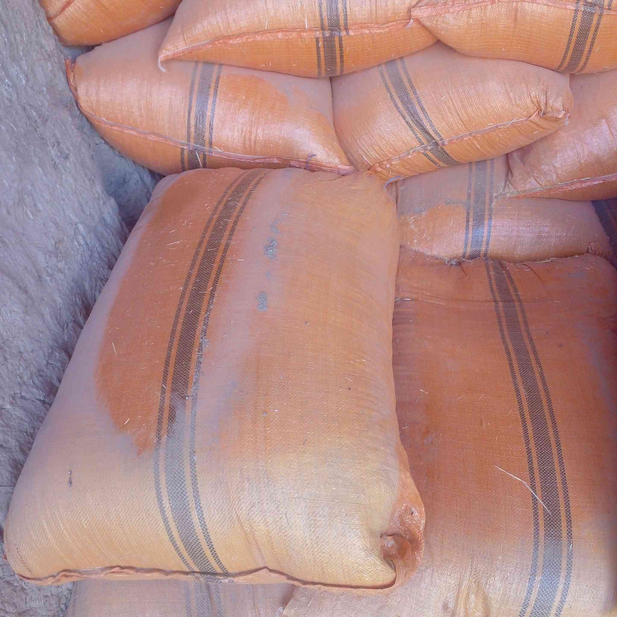 سلام عليكم تبن مكروض نظيف جدا كفر البيع كواني شلفان المكان بالديوانيه قضاء البدير والسعر خاص والاستفسار على الخط 077185022 و***********
