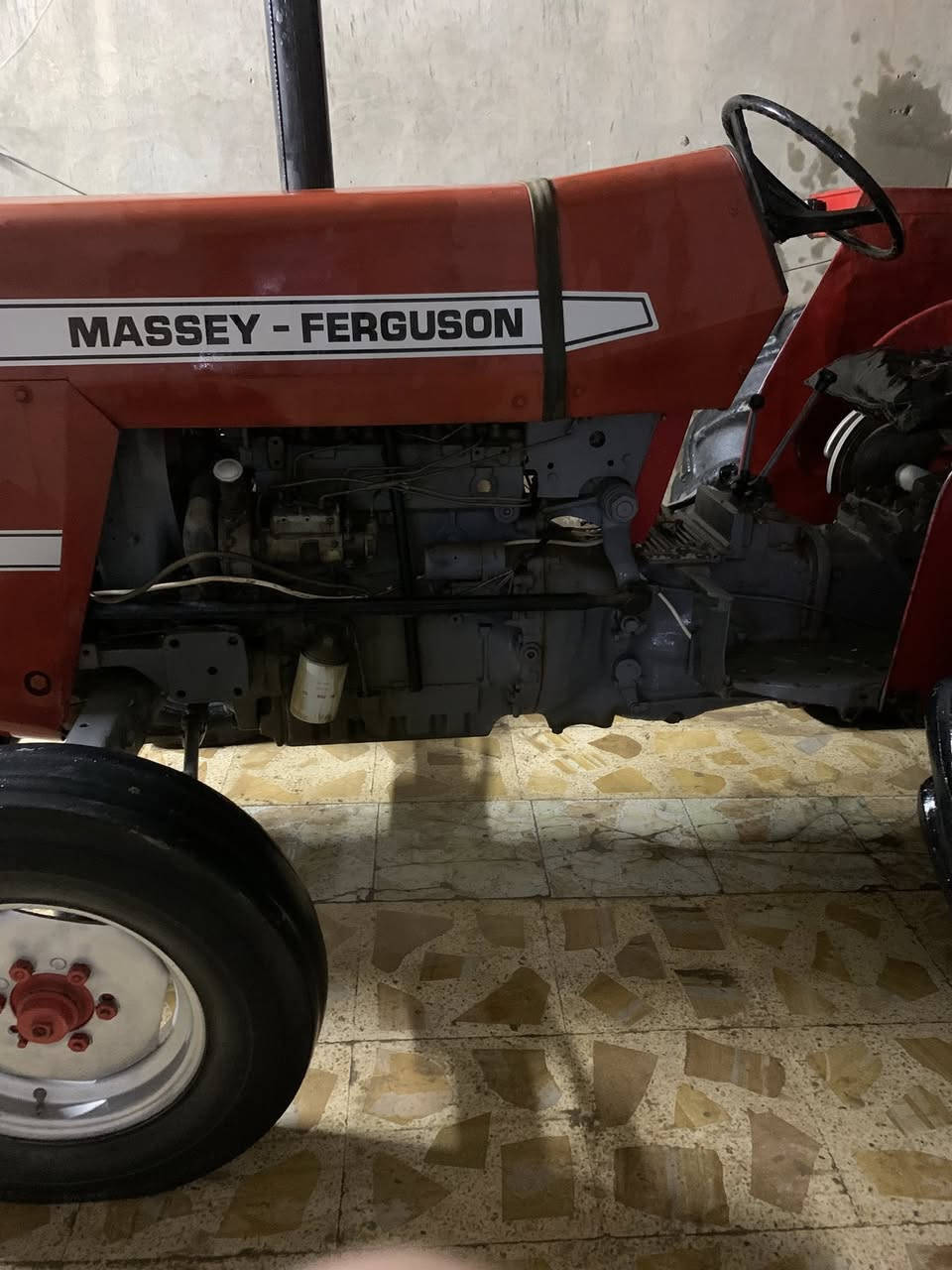 للبيع مكينة فورگسن انكليزي مديل 69 محدثه 82 حجم 275 كله شرط گير محرك اكسل جاهزه للكراب 3كير  المكان  سامراء بدون أوراق  السعر (5,800مليون)***********
مكلف بل نشر صاحب الرقم ( ***********
