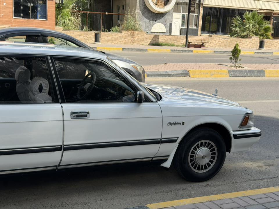 سيدان للبيع 1988 رقم نينوى بأسمي
السياره وضع شركة صبغ شركة مكفولة من الضربة والمعجون 
بيها ملاحضات قليلة السيارة بالواقع احلى من الصور 
مكان السيارة الموصل 
للأستفسار ***********

