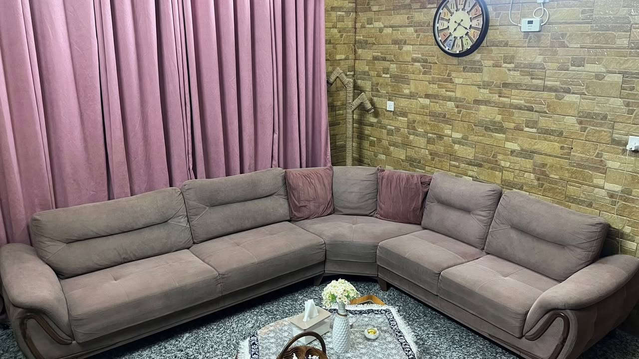 تخم تركي زاويه يتحول لسرير وبي مخزن ويحتاجله تنضيف بسيط قياسه مترين ونص x مترين وثمانين مكاني بغداد


**إذا كنت صاحب هذا الإعلان وتريد حذفه لأي سبب، رجاءا أرسل رسالة إلى الدعم الفني**