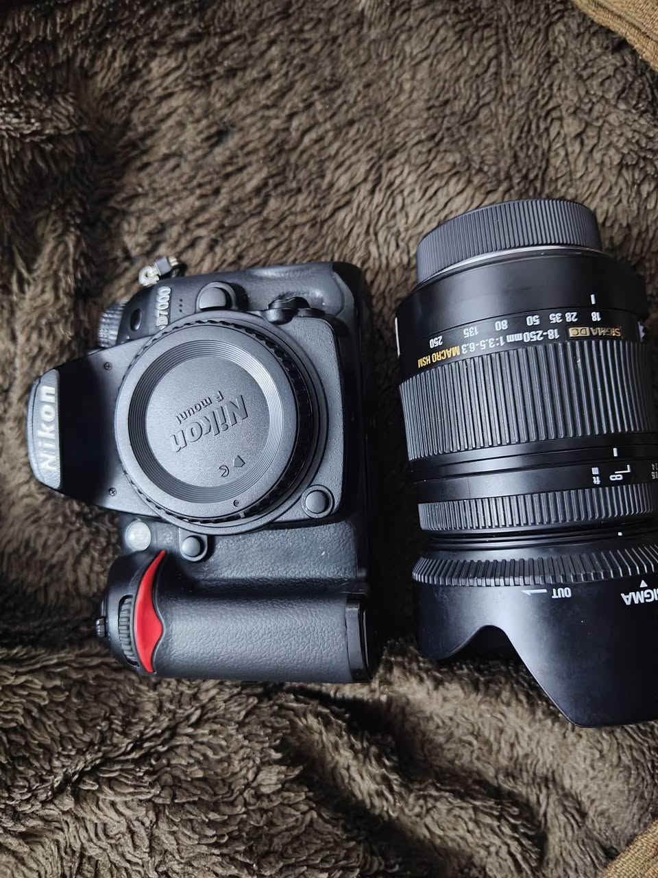 كامره نيكون دي 7000 للبيع مع 
عدسه 18_250 من سكما غير مستخدمه العدسه جديده الشراي يتفضل خاص 
مكاني الموصل ابيع و أراوس


**إذا كنت صاحب هذا الإعلان وتريد حذفه لأي سبب، رجاءا أرسل رسالة إلى الدعم الفني**