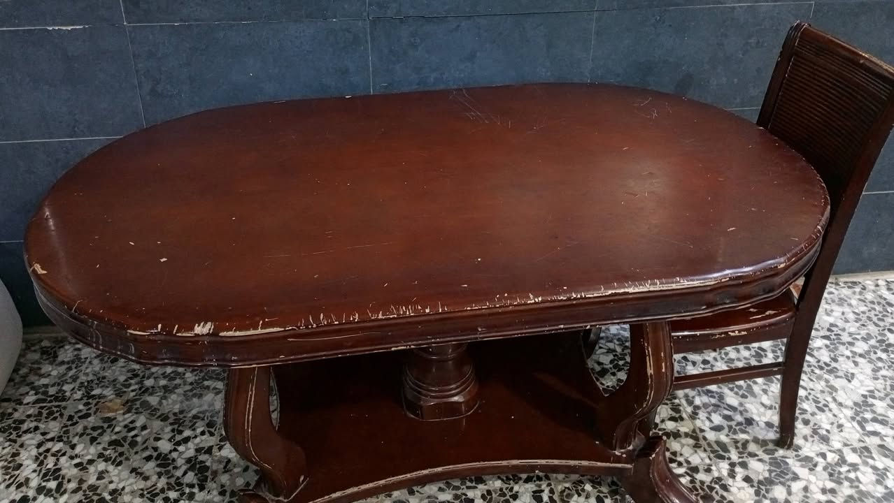 طبلة مع ثلاثة كراسي 
السعر 75 وبي مجال 
ميز مكتب مع كرسي 
السعر 150 وبي مجال
العنوان الاسكان الصناعي 
الرقم ***********
