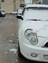 ليفان للبيع مكان السياره بيه قطعتين بارد بس مكينه كير شرط  كربون بنزين...