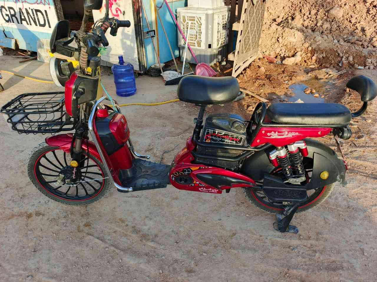 عمي سلام عليكم هاي دراجه البيع  شحن 3ساعات كلشمابيه ونطيك بيه مكاتبه وهاذ رقمي *********** والسعر 450 وبيه مجال والمكان قظاء الهلال
