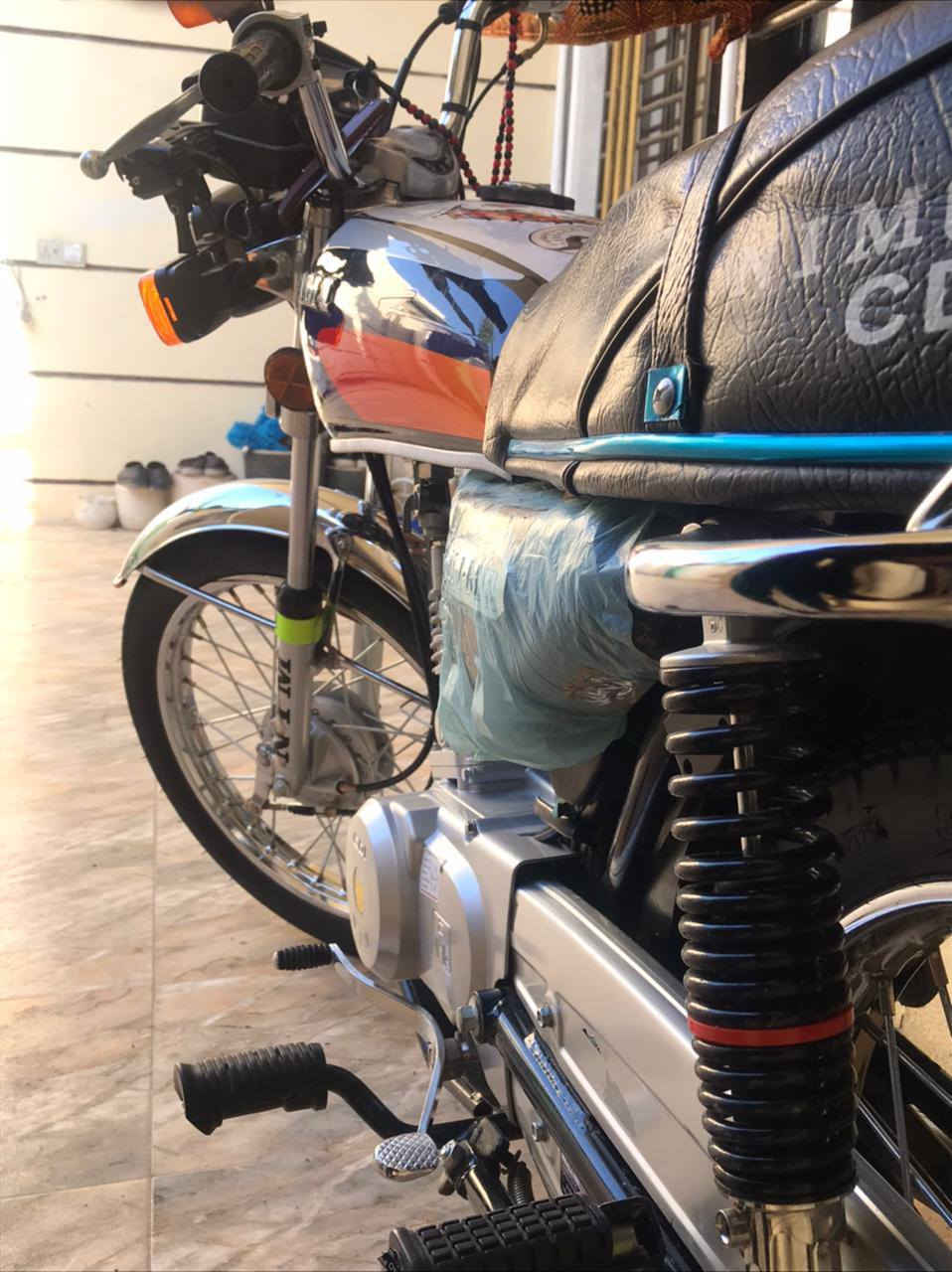 سلام عليكم دراجه نامه26 لبيع ومراوس حسب القناعه دراجه جديد مامتعوبه كفاله عامه من الشخط مكاني ديالى الخالص عليبات سعرها800وبيها مجال لطيبين 
هاتف***********👍🏽
الموشراي ليعامل ولا يزعجنه 👍🏽
