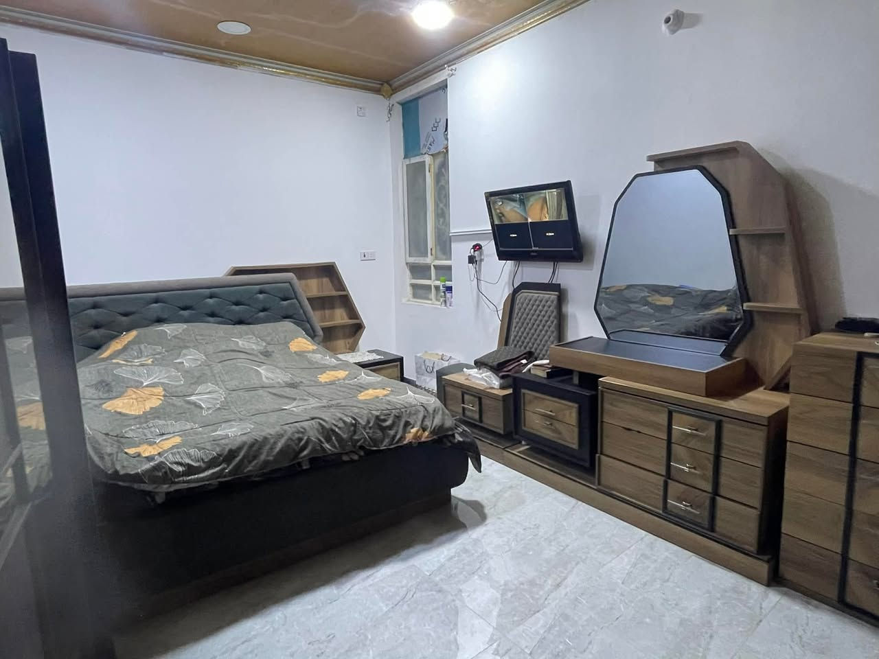 ⚠️السلام عليكم ورحمة الله وبركاتة ⚠️ 
💢 (دارللبيع)🏘
🏩 منطقة ٣٦
مساحه:- ١٢٥متر 
يتكون:- من غرفه وصاله ومطبخ واستقبال وصحيات داخليه وخارجيه 
الطابق الثاني:-غرفه فقط 
ملاحظه(لاتنسى لايك والمتابعه )
💲لمعرفة تفاصيل او السعر علق (تم)تصلك رسالة بكافة التفاصيل
🔷للاستفسار الاتصال على 
*********** ☎️ 
*********** ☎️ 
*********** 
💢مكتب الحداثة للعقارات والتوسط العقاري 

📌عنوان المكتب : #السماوة حي الصدر شارع النادي الرياضي مجاور  شركة نقليات الوسيط قرب  مطعم الخليج 
▪️https://maps.app.goo.gl/vFx5TztZpnyBGpSv7▪️ 

✅نستقبل جميع العروض والطلبات العقارية ✅
