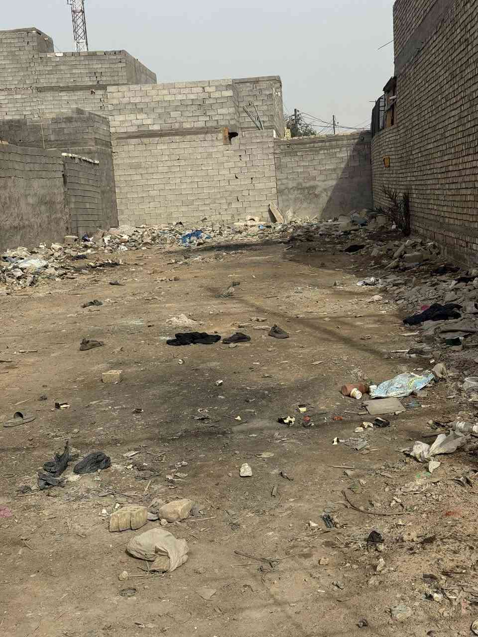 سلام عليكم ارض البيع المساحة 280متر نزال 30 متر موقع حي دجله بصف شارع العمام 9 قطعه عن شارع كامل خدمات سعر 60 بيه مجال رقمي ***********
