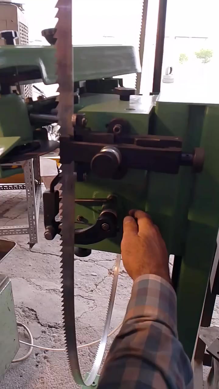 حدادة جوليت فرنسي شغلنا وانتاجنا في الموصل العنوان الموصل/سايدين البراوي/ قرب مطبعة الزهراء/***********/***********
