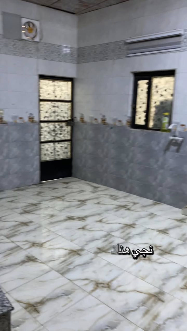 مشتمل الايجار حديث حدا في منطقه التحسينيه
الخدمات المتوفره من ضمن الايجار هي 
خدمه الانترنت خدمه المولد 6امبيرات 
خدمه اجور الماء والكهرباء من ضمن الايجار 
محتويات المشتمل 
غرفتين منام وصاله ضيوف 
استقبال ومطبخ وصحيات عدد2
صطح ومنور 
المشتمل شبه الارضي عباره عن درج بصيط جدا 
سعر الايجار 750الف وقابل للتفاوض 
الاستفسار الاتصال على الرقم 
***********
