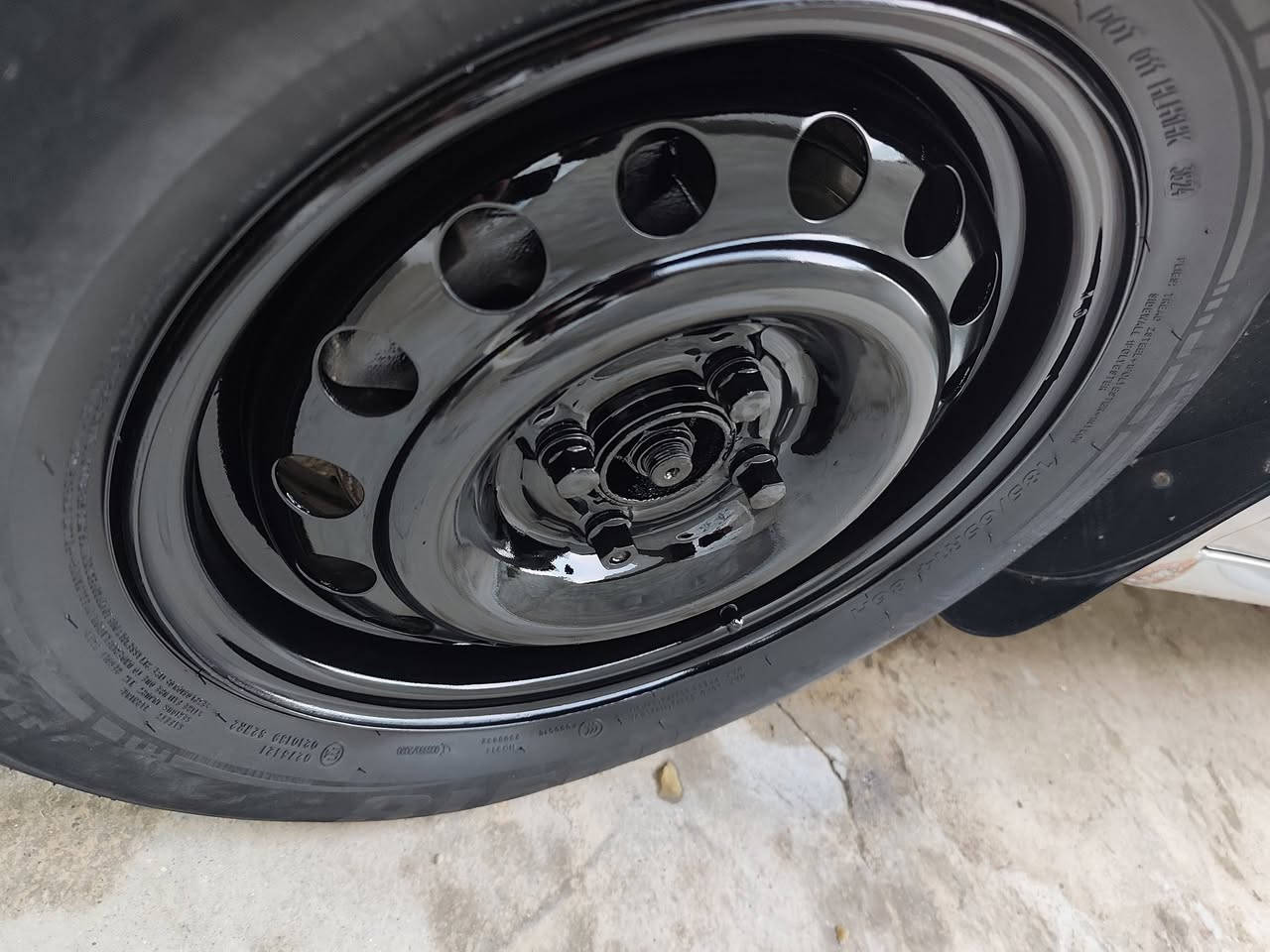 ﷽
بۆ فرۆشتن
ڕینۆ سیمبول 
مۆدێل ٢٠٠٩
چوار جام کارەبا 
چوار ویل و تایەی لۆکی لەژێرایە
کامل بانسی تازەیە
ناو بەرگە دەرگای تازە ماوەتەوە 
کارەبای و گەرمی مەزبوت 
٤٩گەڵا
لە سلێمانی 
ژ:م . ***********
