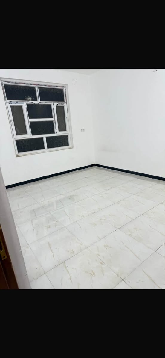 شقه للايجار غرفتين وصاله ومطبخ وسطح
@العنوان حي الجزاءر شارع الضغط@.            ***********
