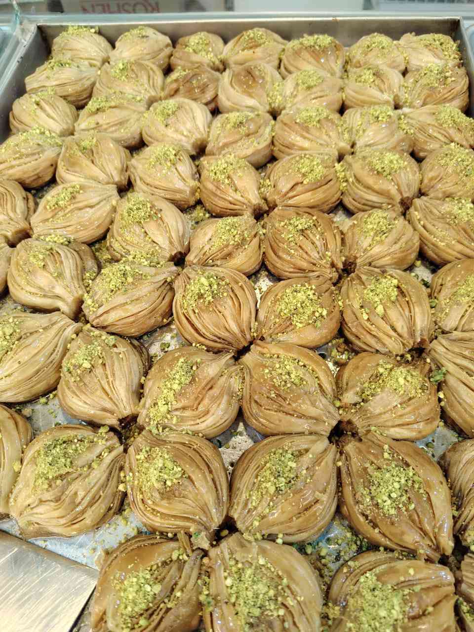 #حلويات_ومعجنات_المنار 
🌙✨ بعد يوم #صيام طويل… لازمها تحلية تفرّح القلب ✨🌙
متوفر عدنا أطيب #الحلويات الطازجة يومياً 🍯🥮
#بقلاوة فستق، #شعرية محشية، #زلابية مقرمشة، وأصناف متنوعة تفتح النفس 😍
طراوة… قرمشة… ونكهة أصيلة 👌
وتحلى بعد الإفطار مع الأهل ولمّة الأحباب ☕💛
لا تفوّتون الطعم اللي يرجعكم تاخذون صحن ثاني 😉

📩 للطلبات #راسلونا_واتساب 📞 [  *********** ]

#عنوان_المحل : [#حلة / #سيف_سعد #حي_الرضا { #خط_النفط } محلات محطة الغاز الوردية مجاور مأكولات هم هم ]
