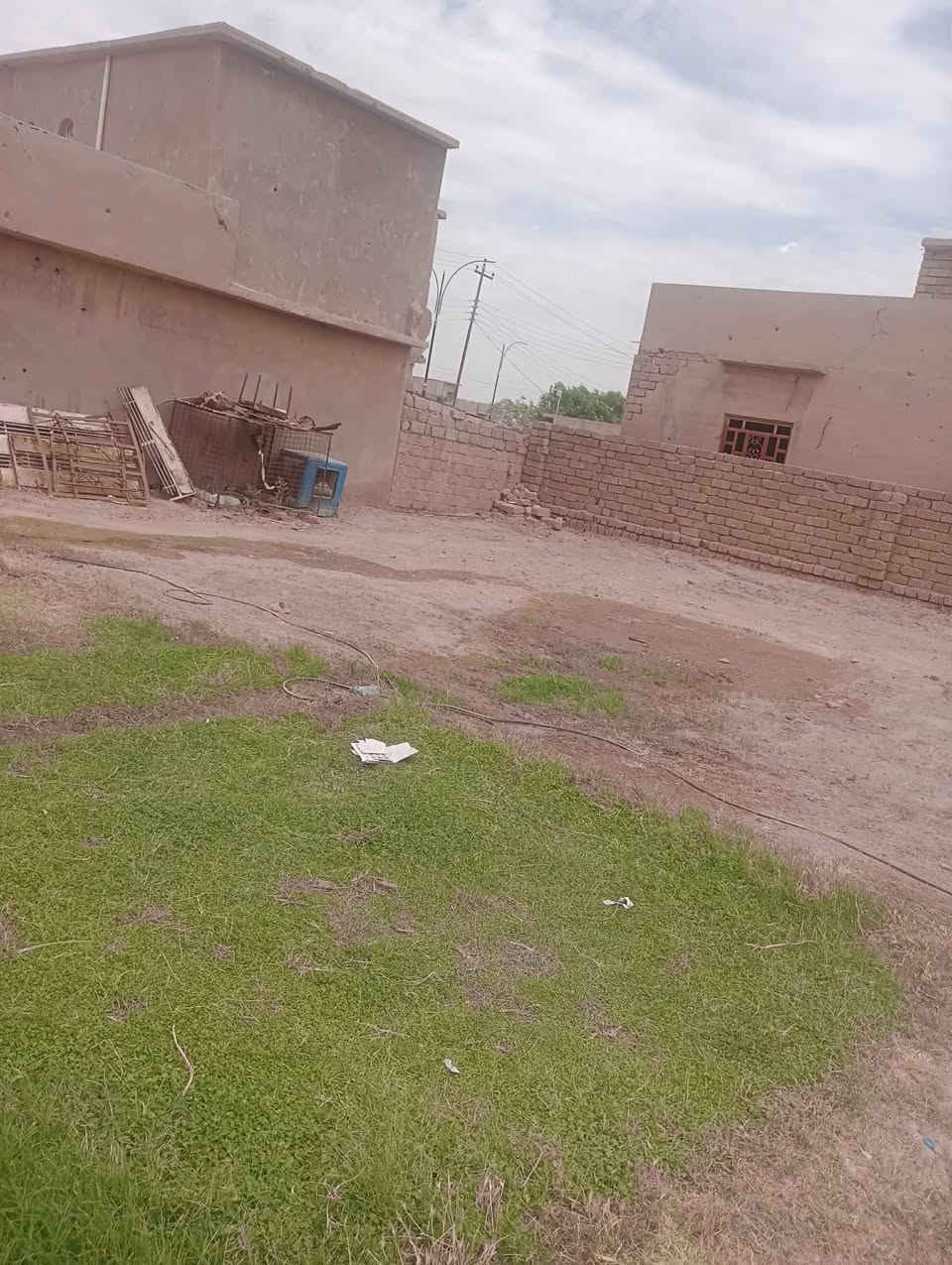 للبيع قطعه ارض مساحه 300م
حي العسكري نهايه شارع المقبره خلف تجاري 
السعر 40 بي مجال بسيط يرهم بيع نص قطعه 150م
طابو صرف 
***********
***********
