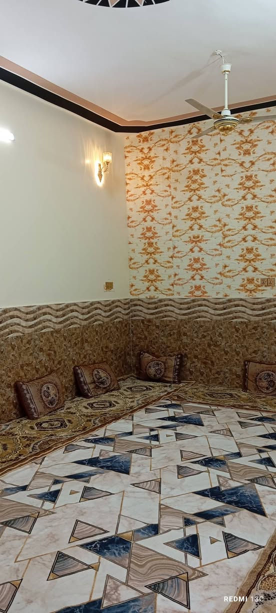 بيت مساحه الارض 200 متر الأساس كونكريت والسقف كونكريت بناء حديث عنوان حي الزهراء  مقابيل العمارات السكنية الجدد خلف مجمع السفير للسيراميك مطلوب 6ونص والسعر 150 من ضمن الطلب خدمات كامله ***********
