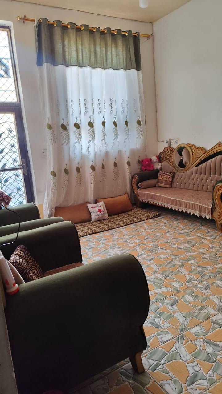 بيع بيت
المكان الحله منطقه العتايج قريب من جميع الخدمات وقريب عل سوك الحله ومسافه قريبه عل شارع  .. المساحه 99 متر .. بي غرفتين فوك غرفه وجوه غرفه واستقبال وصاله ... ومممرر..مطبخ صحيات وطارمه وبيتونه   . .  السعر خاص .. ***********

