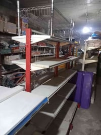 أثاث محل • رفوف جداري • ميز مستعمل