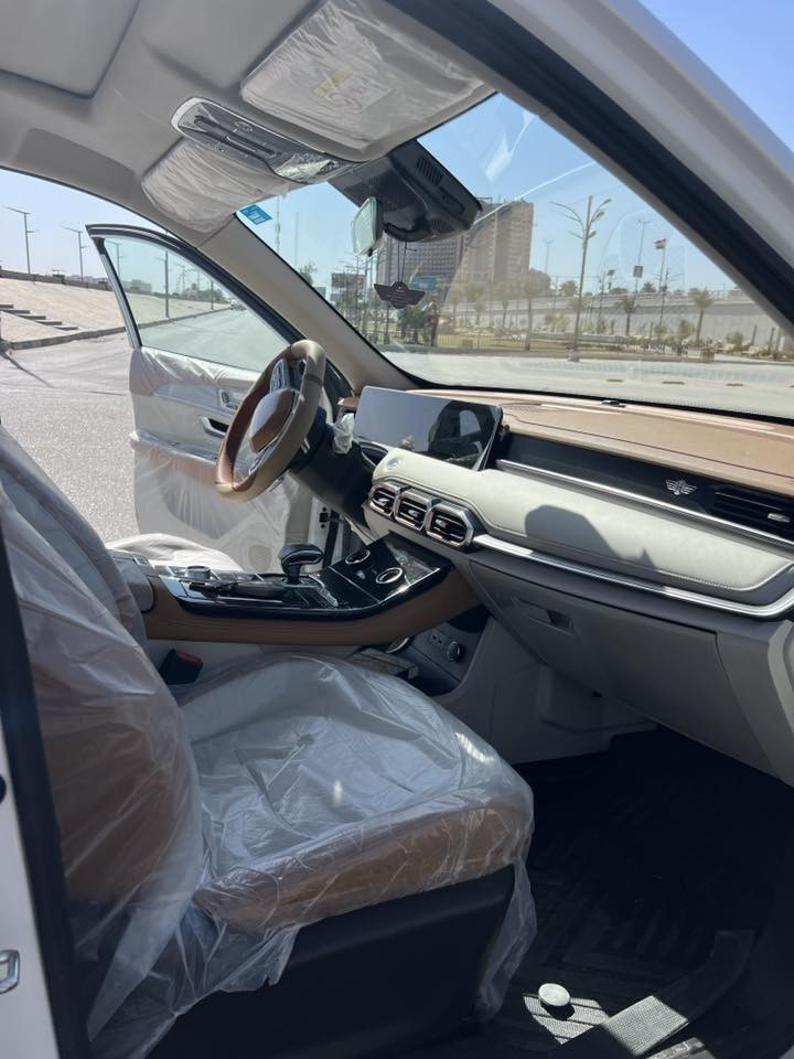 جيتور X70 Plus 1.6 Luxury
الموديل: 2025
ماشية:12187كم قابلة للزيادة
مرقمة بغداد باسمي تحويل ثاني يوم
المحرك: محرك 1.6 لتر تيربو 4 سلندر حقن مباشر197 حصان
ناقل الحركة: DCT - أوتوماتيكي من 7 سرعات
استهلاك الوقود: 8.1 لتر لكل 100 كم
المواصفات:
*عدد صفوف المقاعد 3 (7 ركاب )
إطارات قياس 20 إنچ
*فتحة سقف - بانوراما
*وسائد هوائية امامية وجانبية عدد 6
*كاميرات محيطية 540 درجة
*شاشة عرض ترفيهية قياس 12.35 إنچ
لوحة القيادة الكترونية قياس 10.25 إنچ
*نظام ابل كار بلاي واندرويد اوتو
*نظام صوتي من ٨ سماعات عالية الجودة
*شاحن هاتف لاسلكي
*رادار تفاعلي
*نظام تحذير مغادرة المسار
نظام القيادة شبه الذاتية
*نظام مراقبة النقطة العمياء
*حساسات اصطفاف أمامية وخلفية
*نظام التحذير من التصادم الأمامي و الخلفي
*نظام الكبح التلقائي في حالة الطوارئ
*نظام الفرامل اليديوية الأوتوماتيكي Autohold
*وضعيات قيادة متعددة
*نظام الدخول الذكي (بصمة)
صندوق كهربائي
*مقصورة الركاب من الجلد الفاخر بلونين
*مقعد السائق والراكب تدفئة وتبريد
*مقعد السائق والراكب كهربائي
*مقعد السائق مزود بذاكرة لحفظ 3 وضعيات الجلوس
*مسند الذراع الوسطي مع ثلاجة
*اضاءة محيطية داخل السيارة (7 ألوان)
*عتبات الأبواب الأمامية مضيئة مع إنارة ترحيبية
*الأضواء الأمامية والخلفية أوتوماتيكية ليد(LED)
*مرايا خارجية قابلة للطي كهربائياً
*نظام التحكم الذكي بالإنارة العالية
*مكيف مع شاشة تحكم منفصلة للصف الثاني
*مساحات امامية مع حساسات للمطر
*نظام مساعد صعود المرتفعات
*نظام المكابح المانعة للانغلاق
*نظام التحكم بالثبات
*نظام التحكم نزول على المنحدرات
*داش كام - DVR
*نظام تنقية الهواء PM2.5 مع فلتر N95
*قفل وفتح النوافذ والسقف باستخدام البصمة
للتواصل :***********

