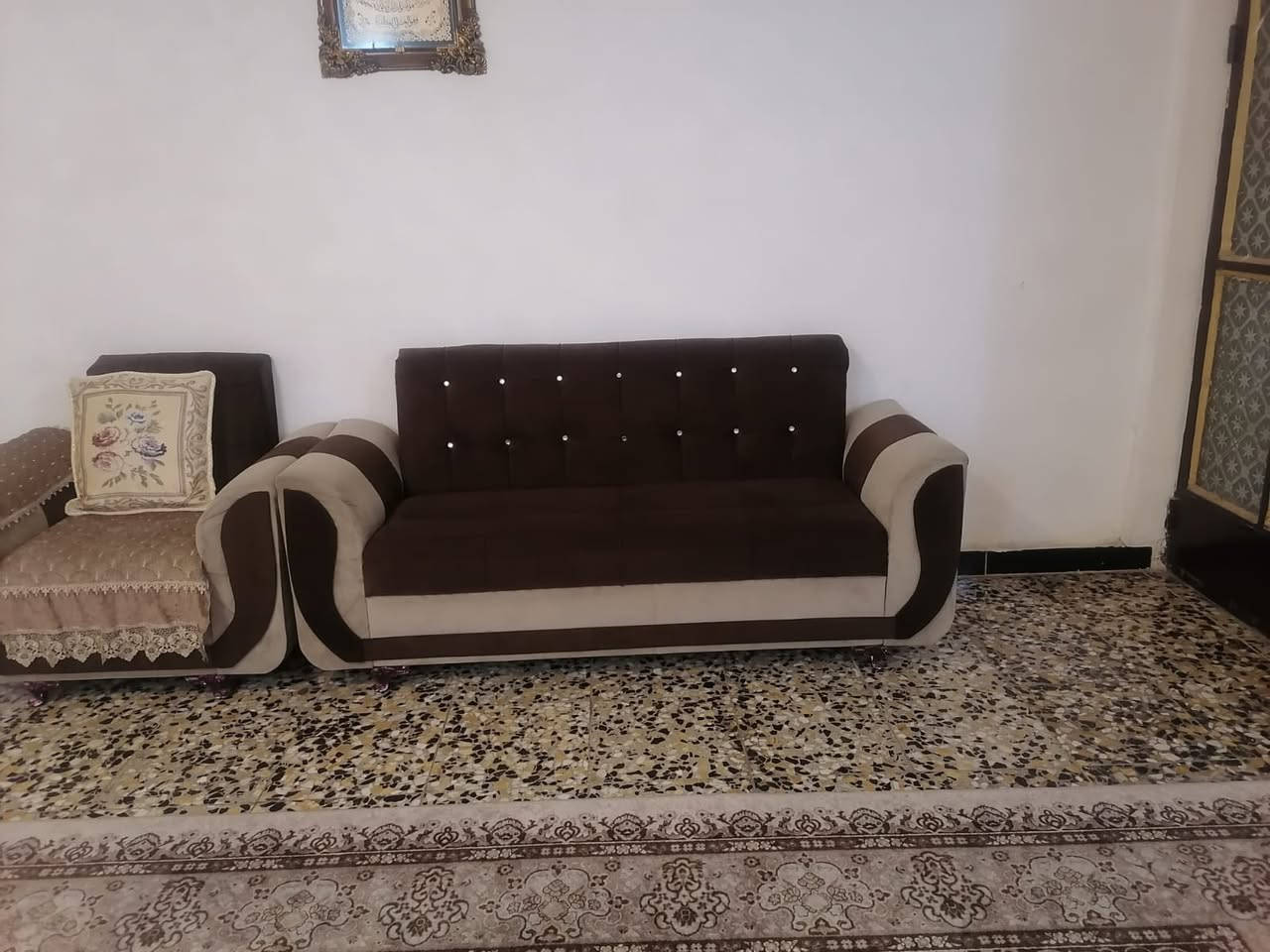 السلام عليكم
طخم للبيع
اللون الجوزي (عشر مقاعد) كرسين ومقعد ثنائي ومقعدين ثلاثي.
سعرة ٣٠٠ 
والماروني ٨ مقاعد
مقعد ثنائي ومقعدين ثلاثي.
٢٥٠
والأسعار نهائية ماتقبل المناقشة الشراي فقط يدخل
عنواني بغداد، المدائن سلمان باك.


**إذا كنت صاحب هذا الإعلان وتريد حذفه لأي سبب، رجاءا أرسل رسالة إلى الدعم الفني**