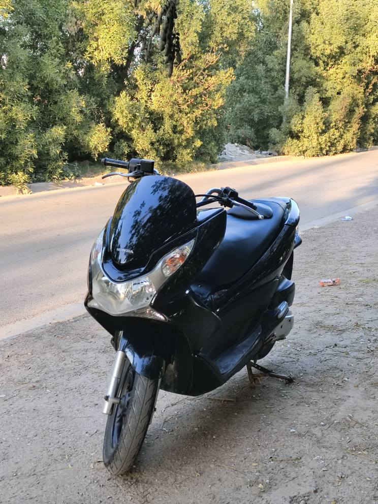 السلام عليكم 
دراجه PCX  الجيل الاول للبيع او كفاله عامه من كلشي ما بيها اي نقص جيب فيتر ويك وتعال افحص مكاني الغزاليه
سعرها ب 950 
رقمي *********** بغداد, العراق
