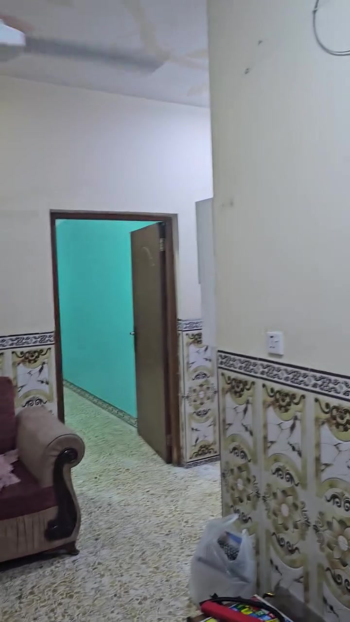 شقة للايجار بالاعظمية نهاية شارع ٢٠ قرب مطعم سامي القصاب طابق اول غرفة عدد ٢  وصالة صغيرة ومطبخ معزول وصحيات بناء العمارة حديث وبيها نص اثاث سعر الايجار ب ٤٧٥٠٠٠ الف وبيها مجال والتعامل مع صاحب العقار بدون دلالية ***********

