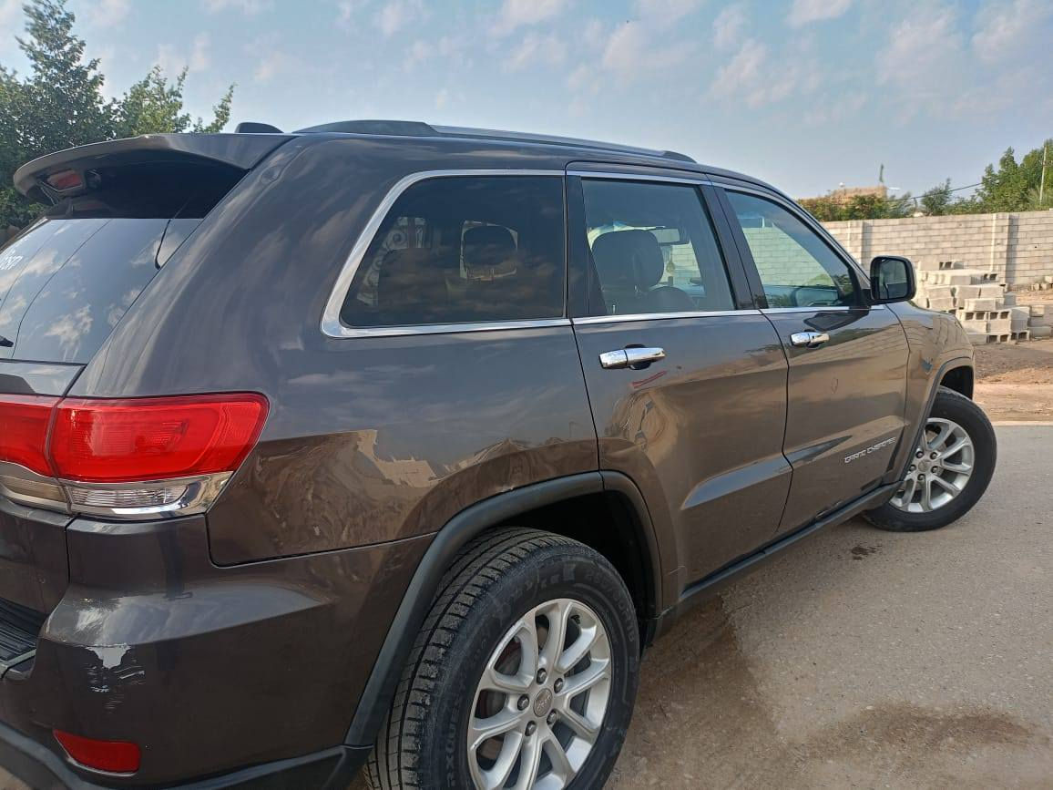 السلام عليكم
جيب كراند شيروكي limited 
موديل 2014 
سنوية 27 رقم بصرة
سويج بصمة محرك 3600
باتري جديد تاريرات جدد حداده نص 
سيارة حلوه وما ناقصها شي طك سويج وامشي وين ما يعجبك 
محرك عليه ادامه وكلشي جاهز 
السعر 145 ورقه وبيها مجال 
مكاني بصرة للتواصل 
***********
***********
