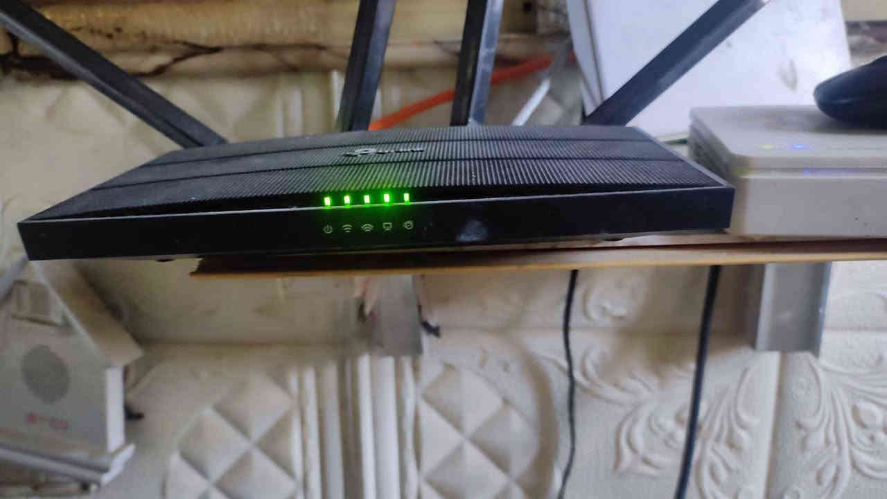 راوترC80 نظيف جدا استخدام شخصي ما في اي نقف مع يو بي اس نظيف جدا مكاني بابل الهاشميه للتواصل موجود خاص او هذا رقمي ***********

🔥 للبيع راوتر TP-Link Archer C80 🔥
📶 مزدوج 2.4G و5G
📡 4 هوائيات قوية تغطية ممتازة
🚀 منافذ جيجابت سرعة وثبات
📱 يشتغل ويا كل الشبكات وإعداده سهل
📍 مناسب للبيت والمكاتب هاشمية, بابل
