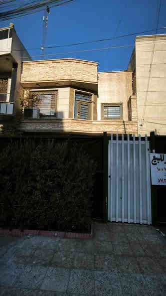 منزل للبيع في شارع فلسطين شارع الطارق
بيت زنجيل على وجهين
المساحة 105
واجهة 7
3 غرف نوم
***********
