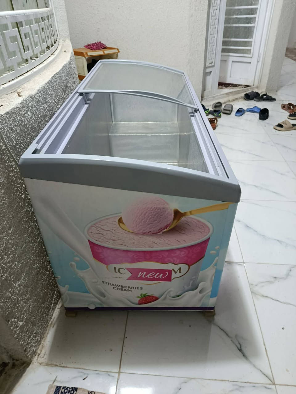 السلام عليكم مجمدة عملاقة مستعملة شي بسيط كلش اخو الجديد  المكان كربلاء طويريج الشراي يتصل  ***********
