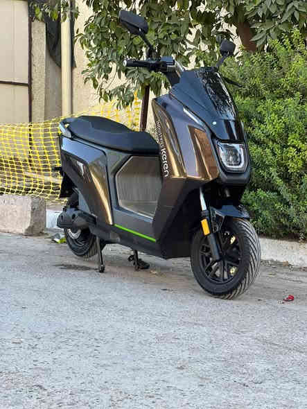 السلام عليكم شلوونكم 
دراجه شحن 🔋⚡
جديده شركه كيرين 
مدييل 2025 بعده بالجيس دراجه نضيفه كلش ومرتبه بطارياته 6 كبار دبل ملف 1200
سرعته 80حقيقي دراجه مواصفاته معروفه 
العنوان البلديات شارع المركز الصحي 
تواصل واتس ***********
رجاء رجاء مو شراي لا تكسر ولا تعبني
