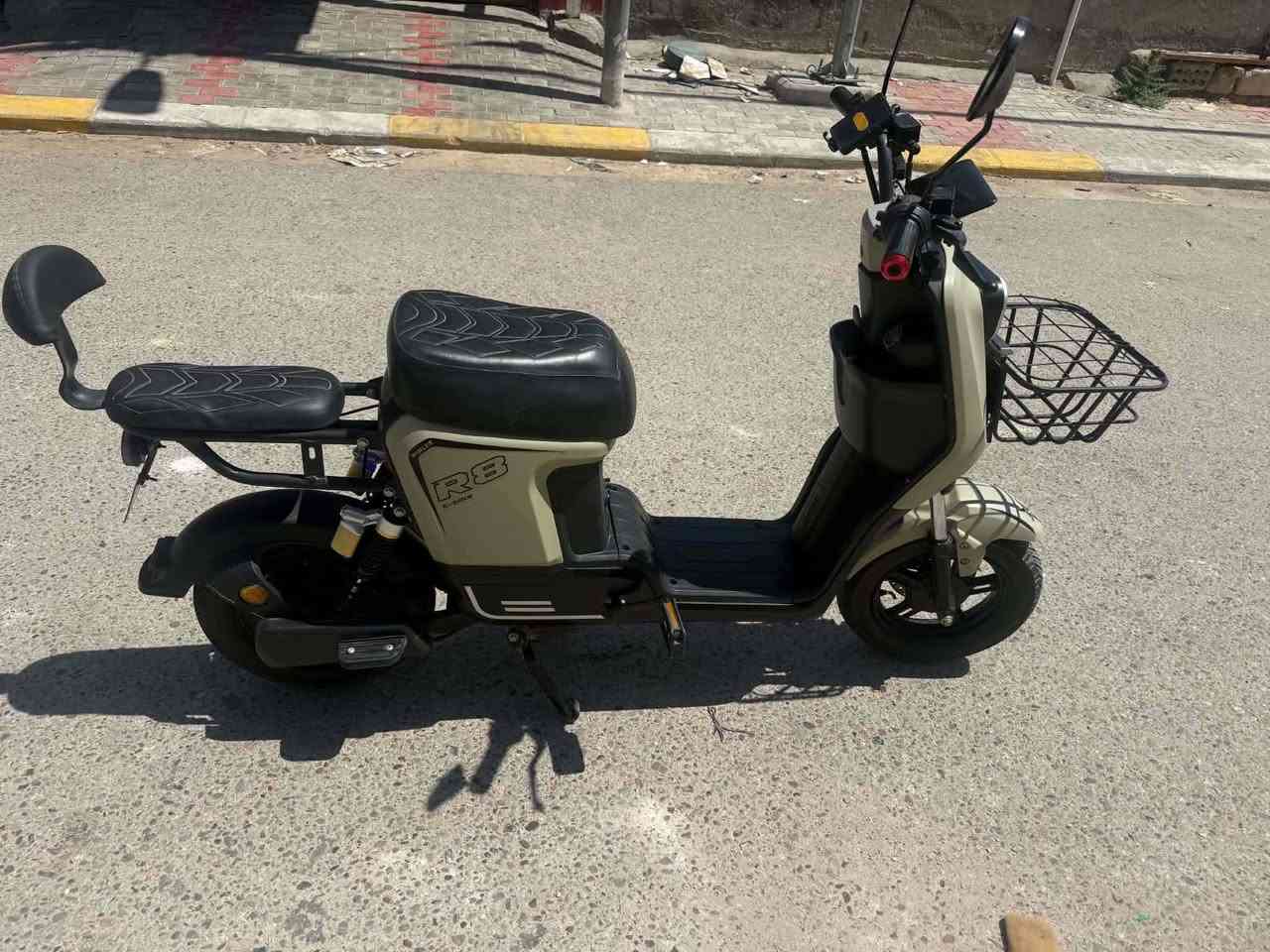 للبيع r8 شرط الشلعة و المعدل بطاريات ونلي الدراجة نضيفة كلش و مخزونة  تايرات جدد  الدراجة كاملة من كلشي السعر ٤٧٥ 
كربلاء حي المجتبى


**إذا كنت صاحب هذا الإعلان وتريد حذفه لأي سبب، رجاءا أرسل رسالة إلى الدعم الفني**