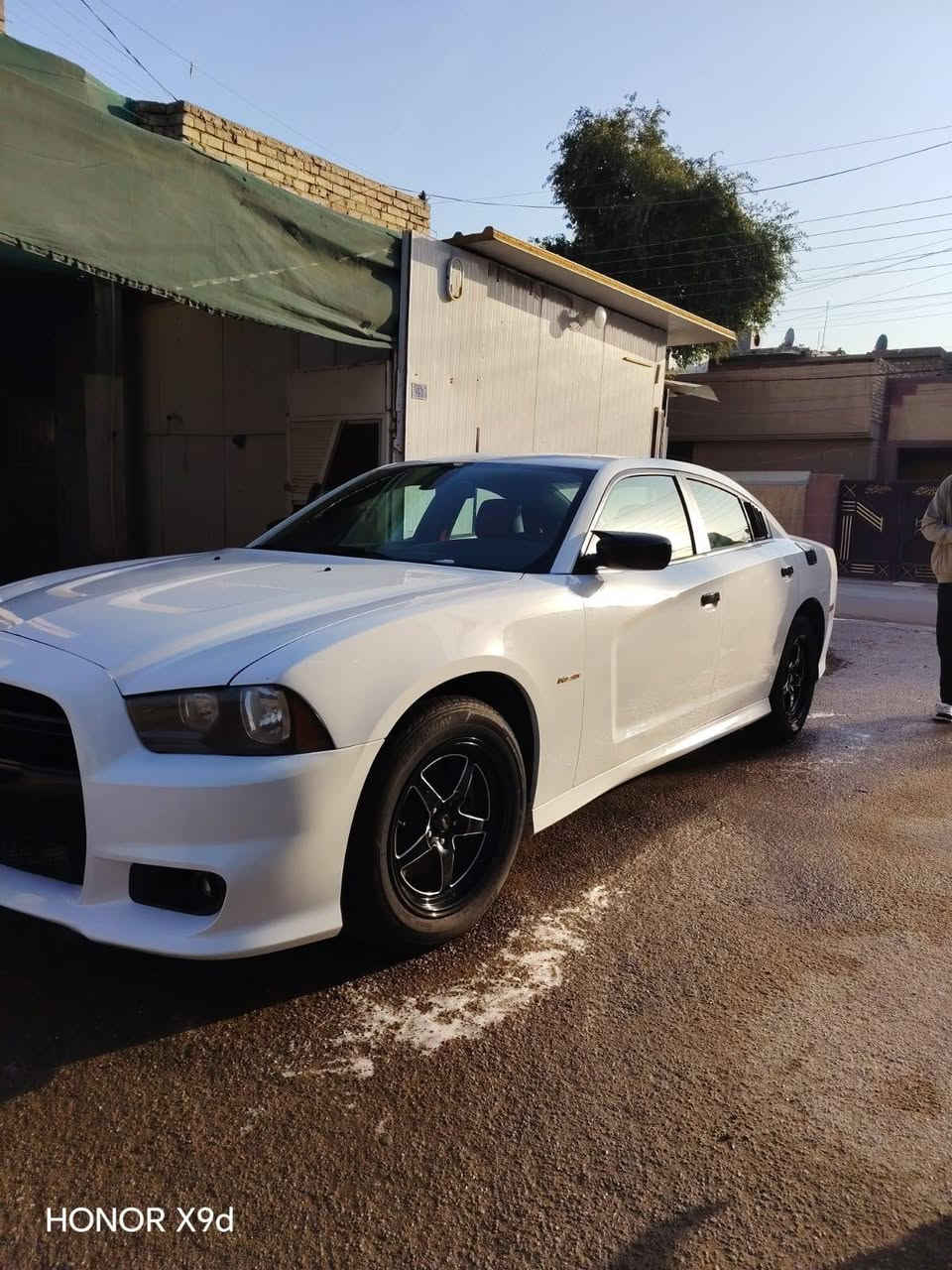 السلام عليكم جارجر مديل ١١
مكينه ٨ مكينه وكير جدد 
منضومه غاز ايطالي شادها بمليون قبل شهرين 
داخل احمر  غرفه مال 18
شاشه جبيره
كلاصات حار بارد  حداديه امامي خلفي جديده 
تخم تاير لايت زنون سعر 135 رقم ***********
