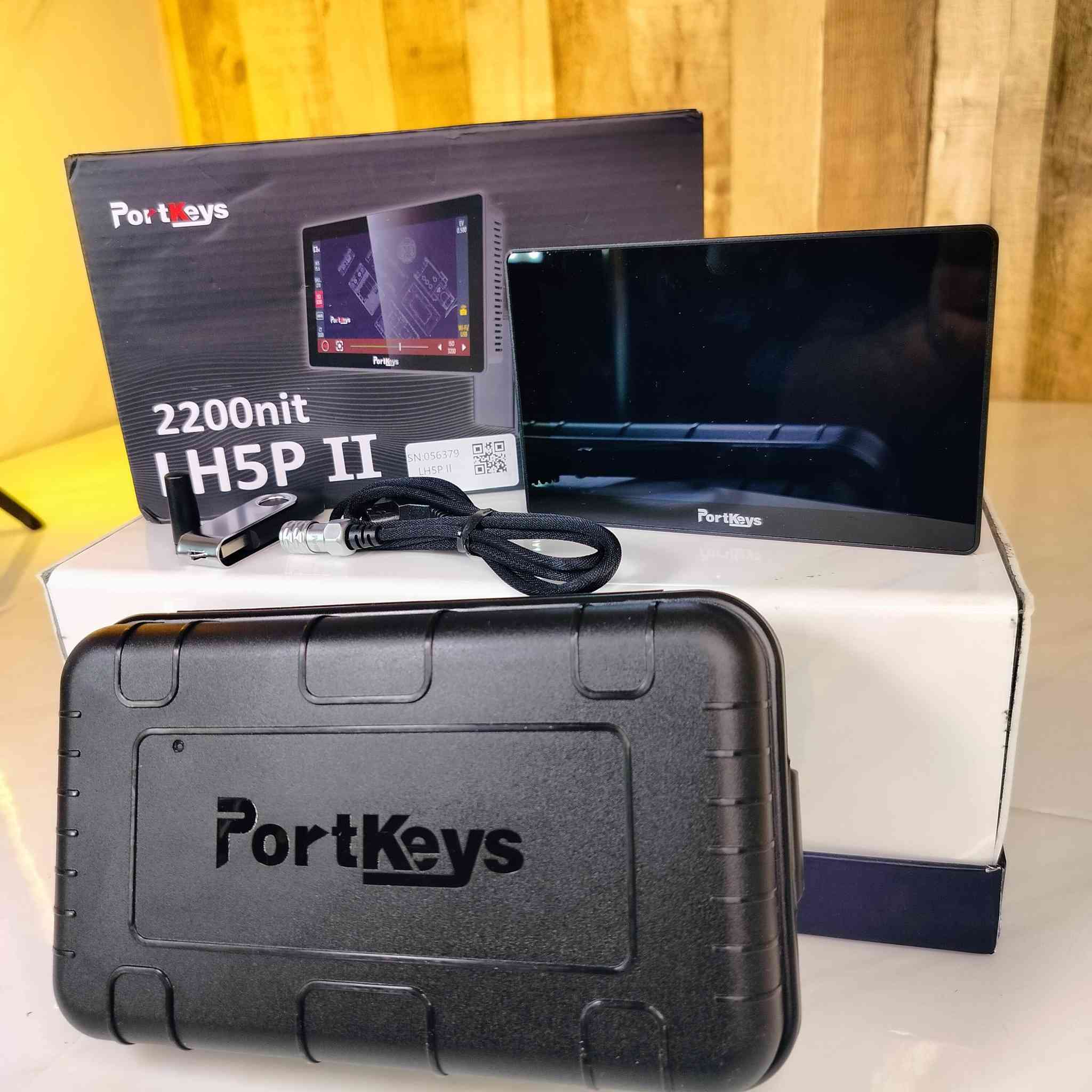 مۆنیتەری براندی  
PORTKEYS LH5P II 5.5" Touchscreen Monitor with Camera Control for Sony FS5/FS7/FX6/FX9
نوێیە بەکار نەهاتوە 
نرخی شەریکەی 399$  لە سایتی BH PHOTO 
نرخی لای ئێمه 250$


**إذا كنت صاحب هذا الإعلان وتريد حذفه لأي سبب، رجاءا أرسل رسالة إلى الدعم الفني**