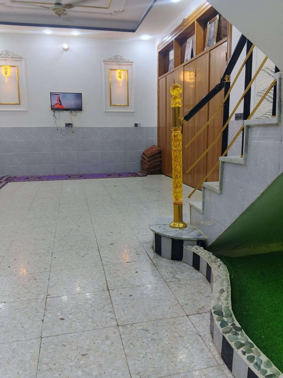 دار 200 متر للبيع حي النداء شارع المجمعات شارع 60 مال جامع الاحسان منطقة 51 السعر 150 وبيه مجال للتفاصيل اكثر ***********
