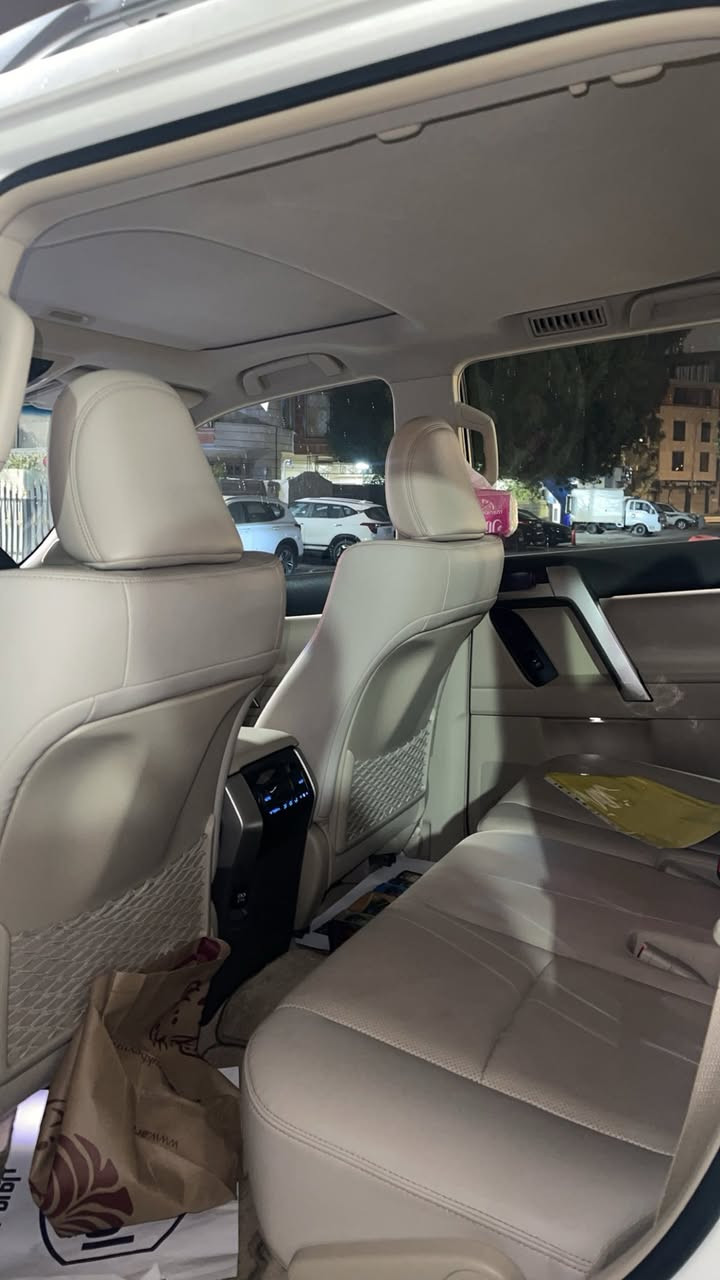 من رخصة الأدمن : 
سلام عليكم 
نوع العجله : برادو 2022 فئة ال VX   كامل المواصفات اعلى فئه  (بعده بضمان الشركه) بلبرادو (  SAS  ) 
عداد الممشى :      47,300Km 
ملاحظات على العجله :   بارد بسيط وتكحيل 
(سياره نظيفه بدون اي صرفيات)
سعر العجله :  52,000$ بيه مجال بسيط 
( بلعافيه عل ياخذه) 
موقع العجله   : بغداد
 
للأستفسار ولتواصل  : ***********
