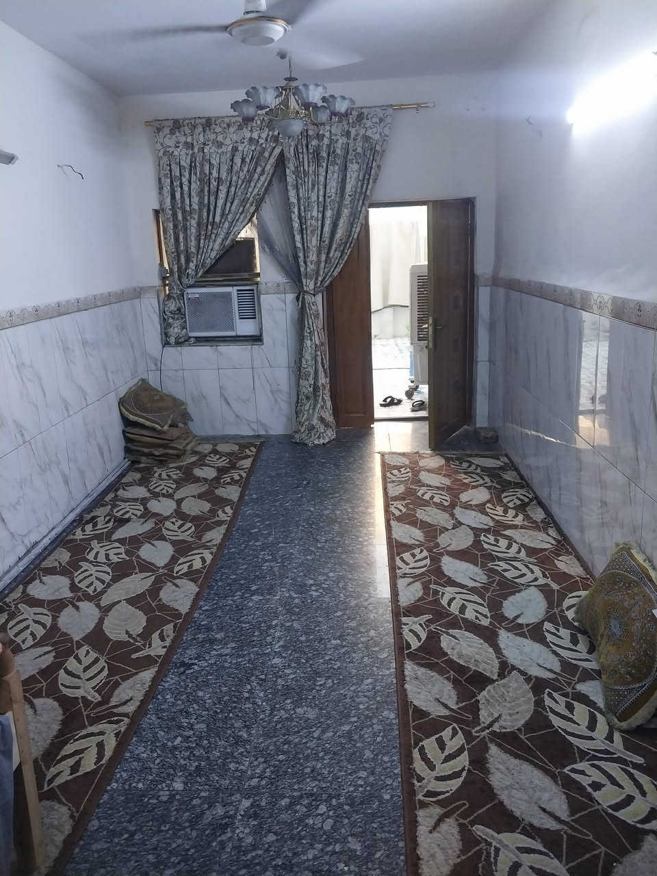 الدار للبيع المكان مدينة الصدر شارع الفلاح قطاع٤٢ فرع جامع الامام الرضا  عليه السلام المساحه ١٢٦ للإستفسار الاتصال على الرقم  ***********

