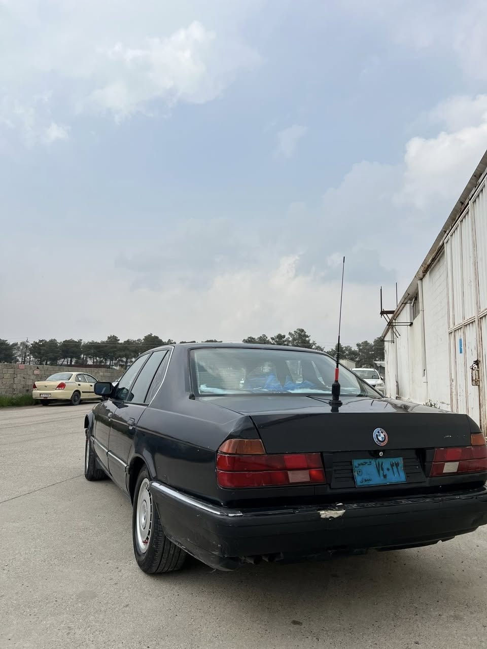 بسم الله الرحمن الرحيم
ئەو bmw  بۆ فرۆشتن یەک عەیبی نییە چی شوێنی دورە پێی بکە  مەکینەی ٧٣٥ چرکەی تیا نییە ئاڕمی پلاستیکی دهۆکە یەک ڕەقەمی خەڵەت نییە پێش پانە سەیارەیەکی تونوتۆڵە زەروری پارەم ئەڵێم بە ٢٠ گەڵاو تۆزێ معامەلە 🖤***********
