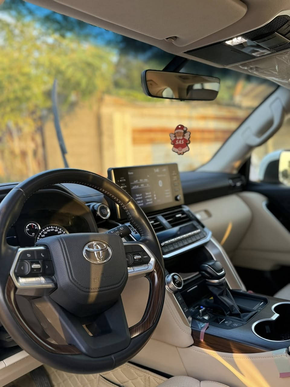 🚙🔥 تويوتا لاندكروزر 2024 GXR 🔥🚙
ألقوة والاعتمادية
للبيع بسعر منُاسب شركة SAS 
ألرقم : سليمانية 
الممشى : 8,6 km السيارة بعدها بحالة الوكُالة جديدة .
مكان السياره : ديالى بعقوبه 
🔧 المحرك:
• V6 سعة 4000 سي سي
• اعتمادية عالية
• عزم قوي للطرق الوعرة والرحلات

⚙️ الأداء والدفع:
• ناقل حركة أوتوماتيك
• دفع رباعي 4×4
• مناسب للبر، السفر، والاستخدام اليومي

🛋️ الداخلية:
• 7 ركاب – 3 صفوف مقاعد
• شاشة وسطية
• تكييف متعدد المناطق
• مقاعد مريحة ومساحات واسعة

💡 الخارجية:
• تصميم قوي وهيبة معروفة
• مصابيح LED أمامية وخلفية
• جنوط سبور
• ارتفاع ممتاز عن الأرض

🛡️ الأمان:
• أنظمة ثبات وتحكم
• أكياس هوائية
• أنظمة مساعدة للطرق الوعرة
للتواصل إتصال او واتس آب 
***********
