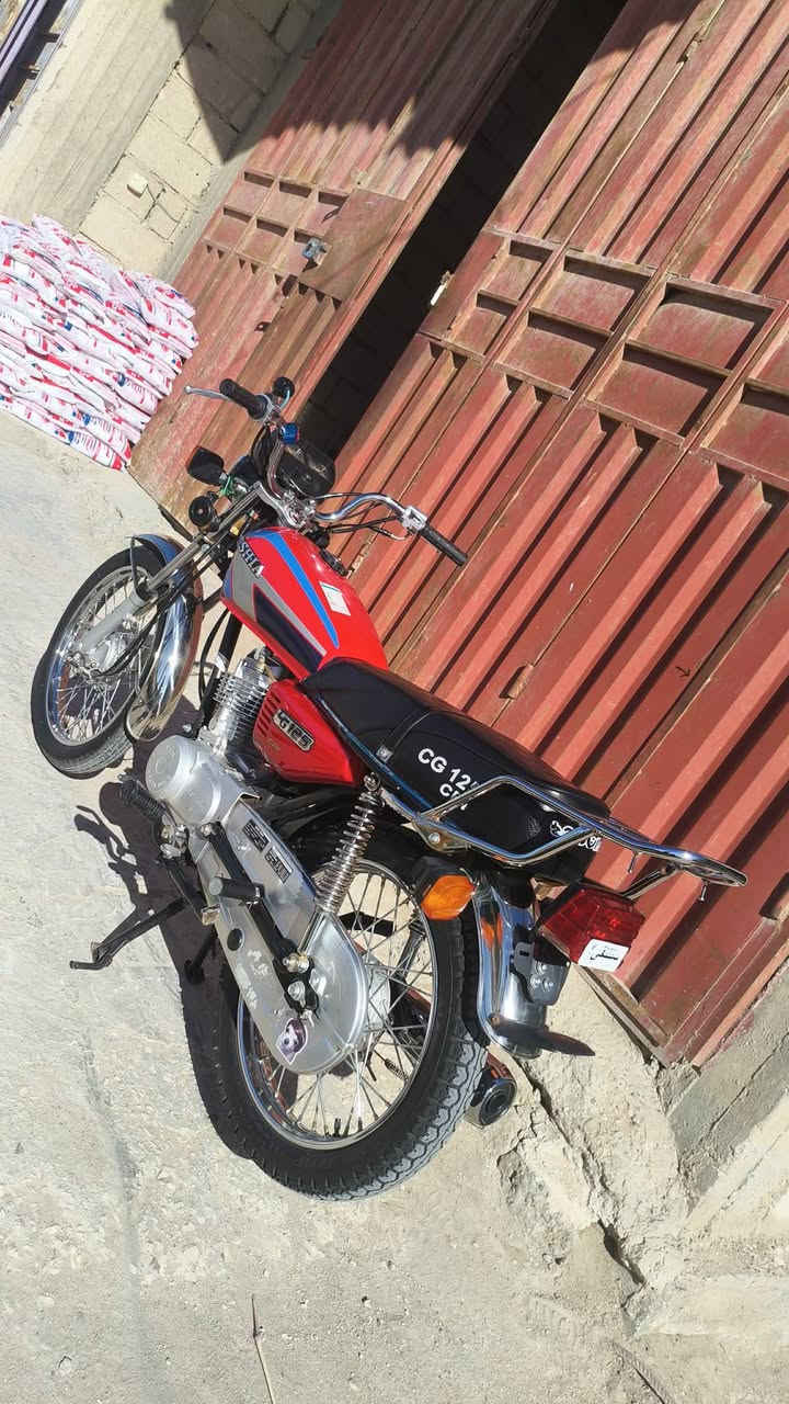 سلام عليكم هاي دراجه اربعه كير للبيع اوراق سكنر دراجه مال جناي امبدل بس ولفات دراجه تخبل السعر 625 او بيها مجال حك الجيه ***********
