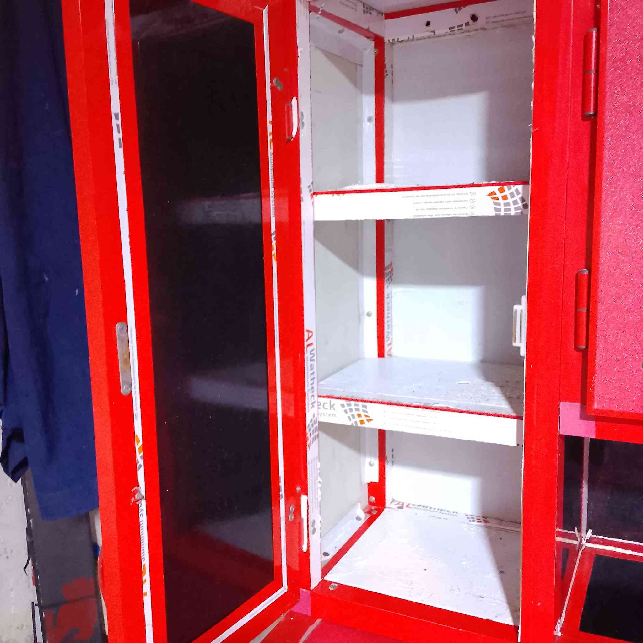 للبيع كاونتر  قطعتين  اخو الجديد 2 متر  مبطن   تفصال  ثقيل  مستخدم  قليل سعر 350  العنوان  بصره     تاميم  للاستفسار *********** البصرة, العراق
